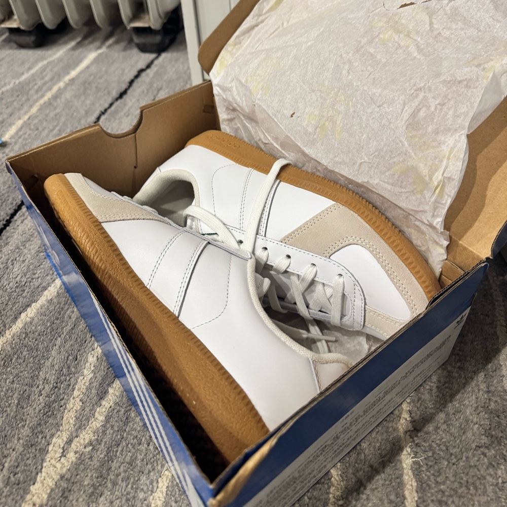 Adidas Army Footwear Men’s 6.5 Women’s 8